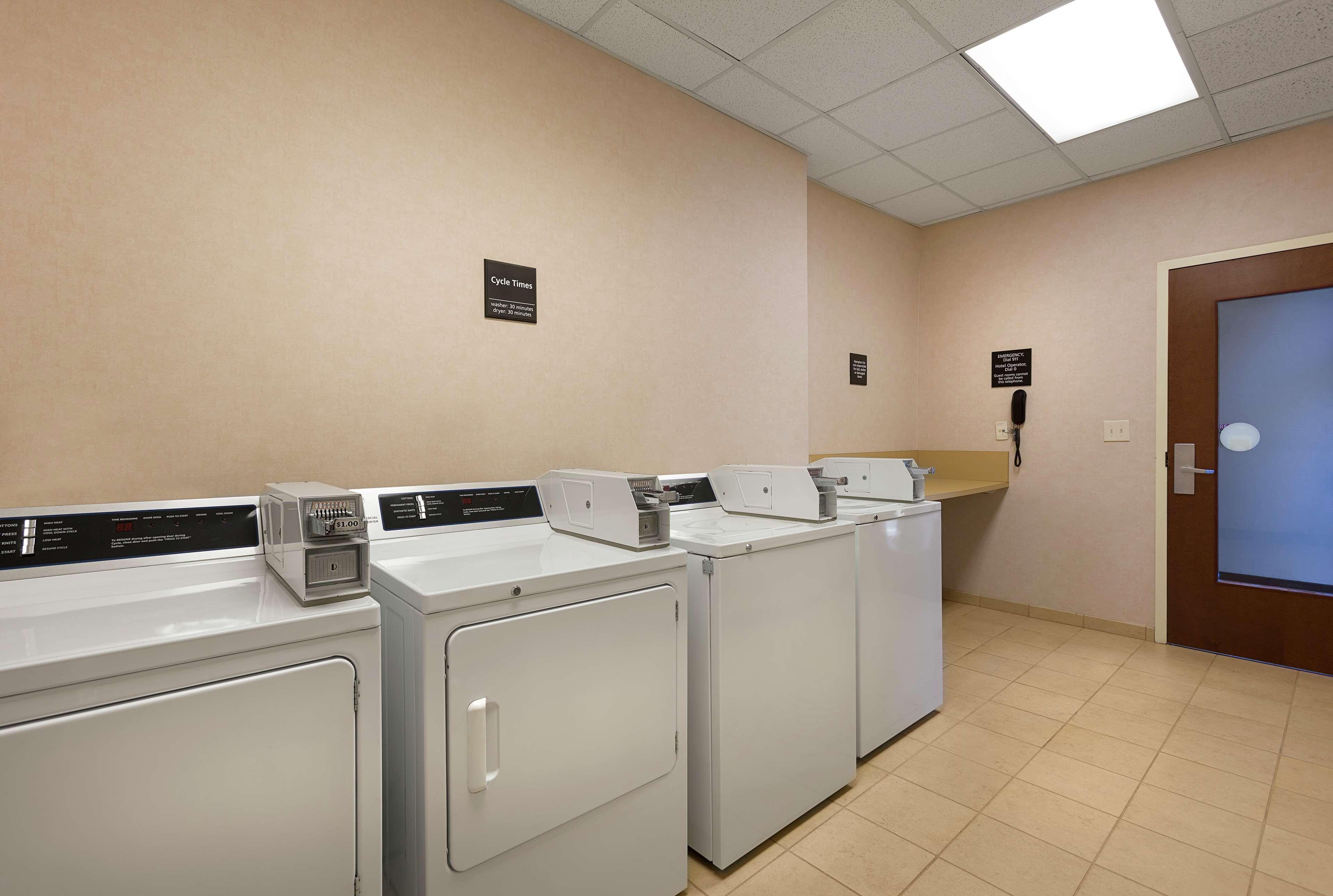 Hampton Inn Belmont At Montcross Екстер'єр фото