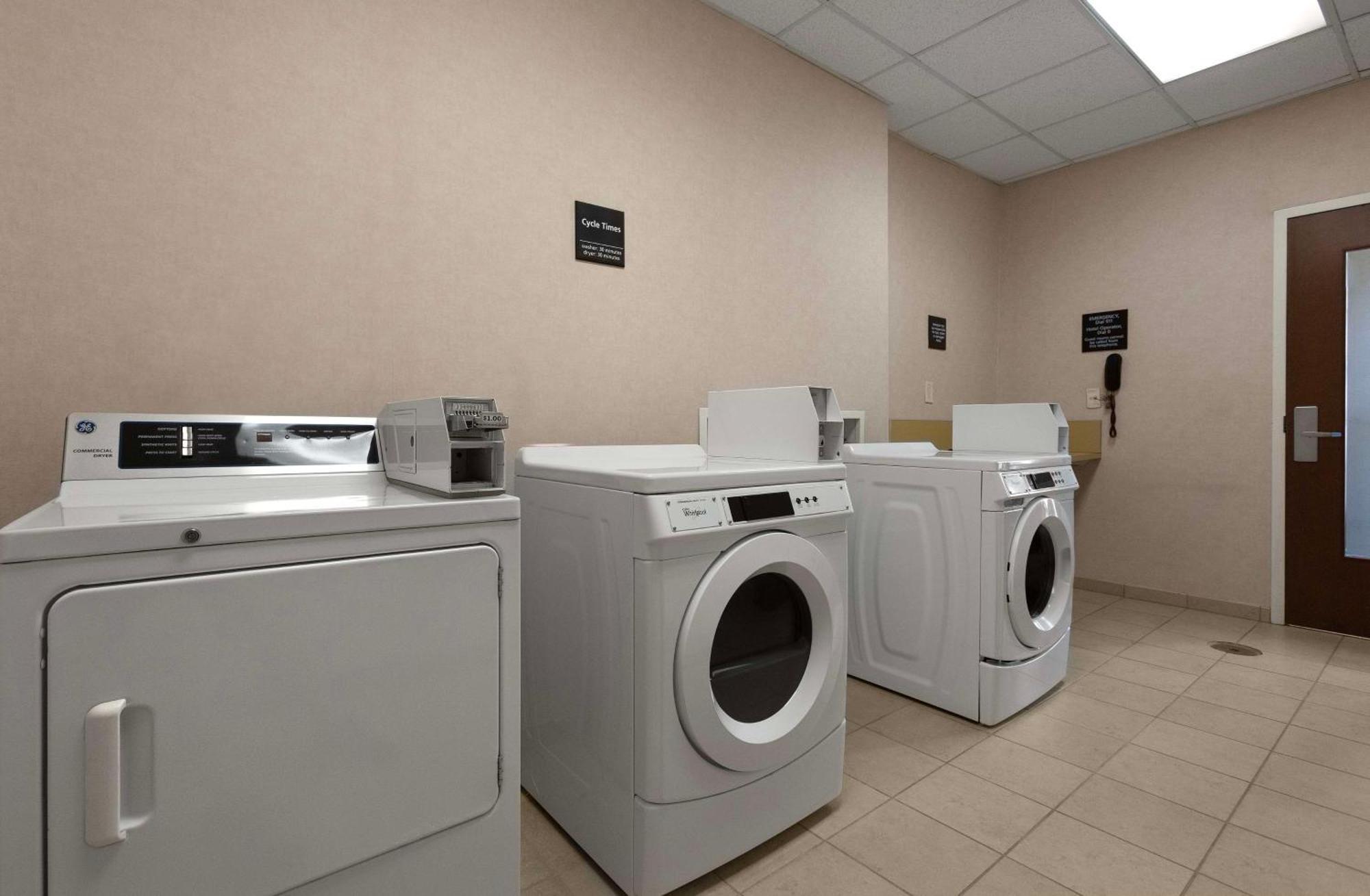 Hampton Inn Belmont At Montcross Екстер'єр фото