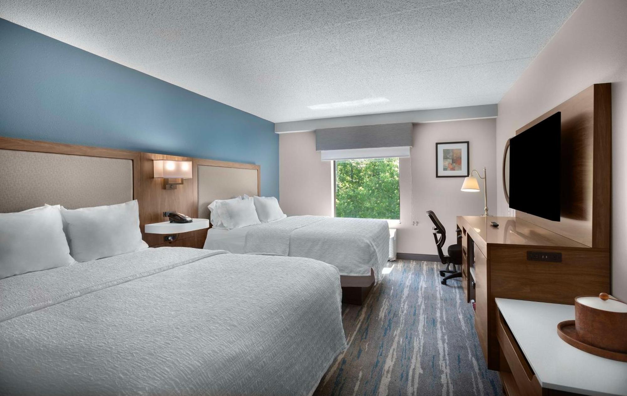 Hampton Inn Belmont At Montcross Екстер'єр фото