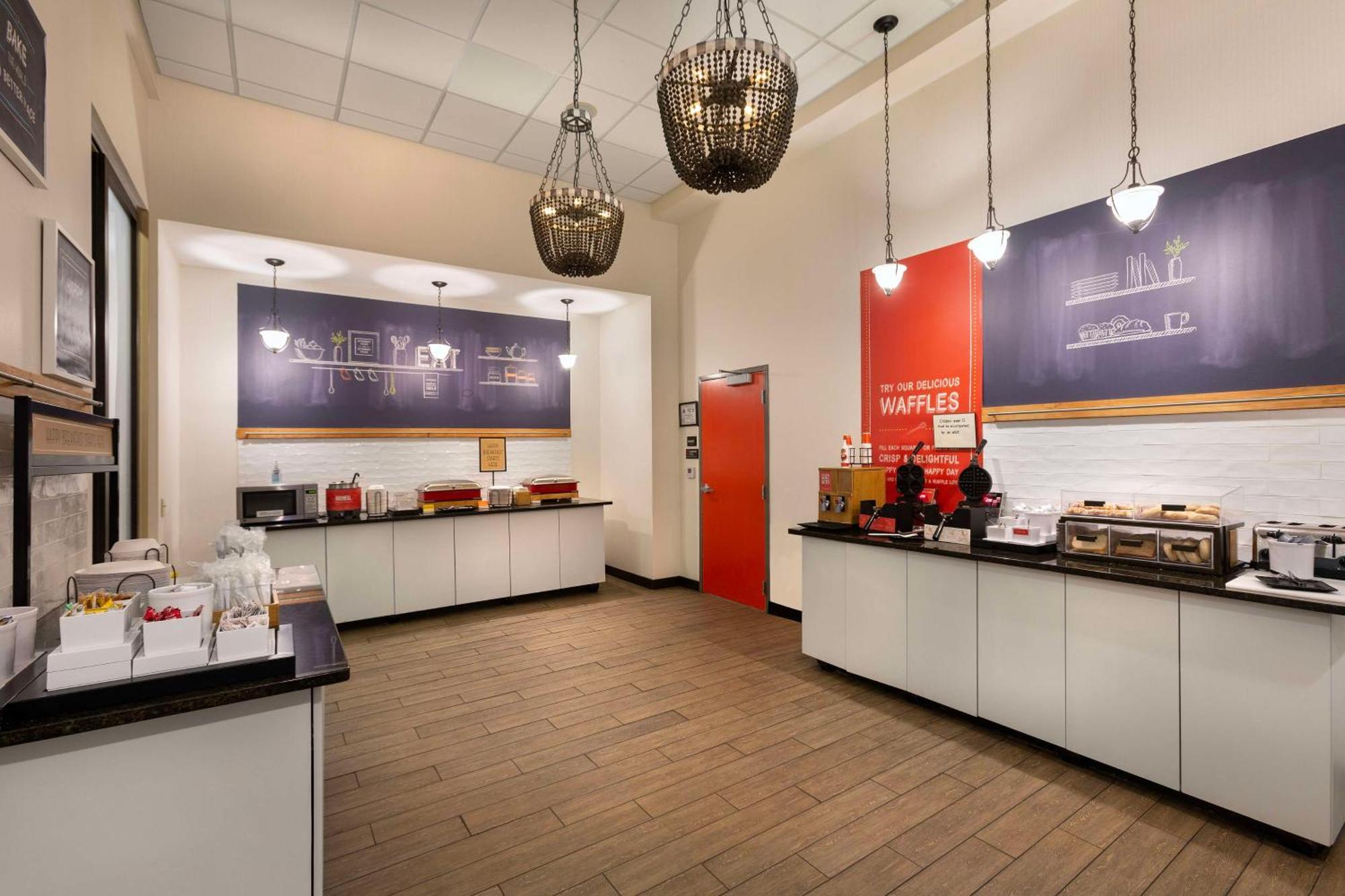 Hampton Inn Belmont At Montcross Екстер'єр фото