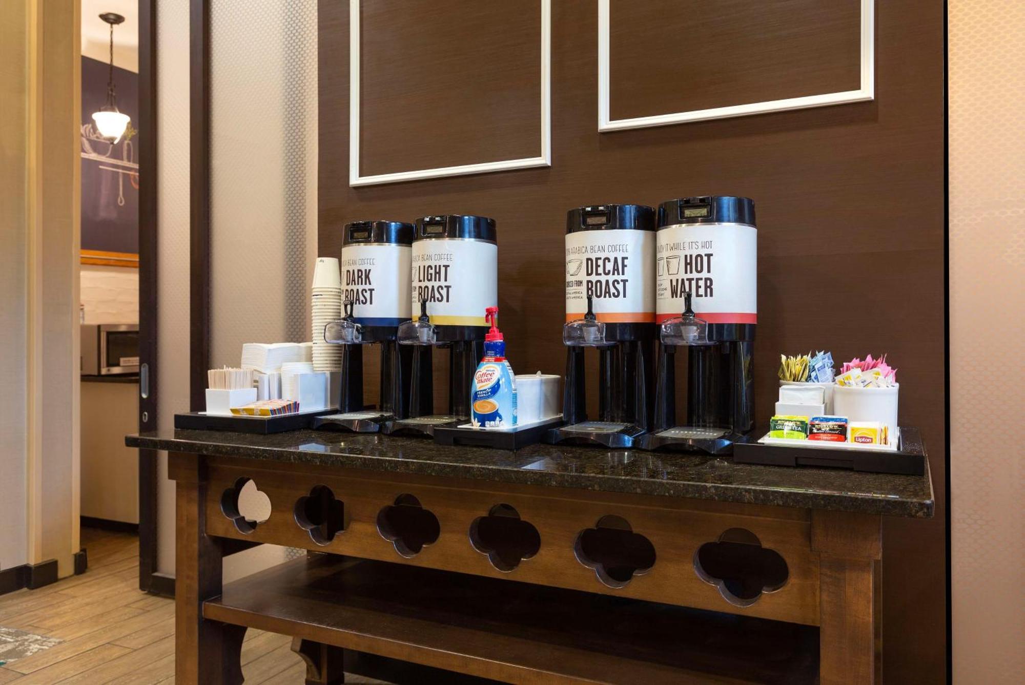 Hampton Inn Belmont At Montcross Екстер'єр фото