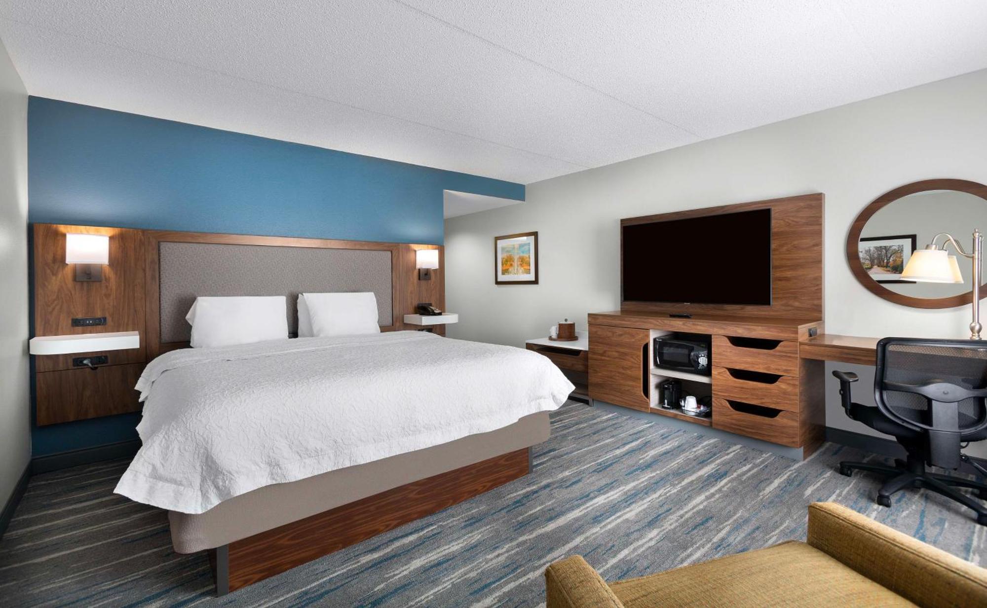 Hampton Inn Belmont At Montcross Екстер'єр фото