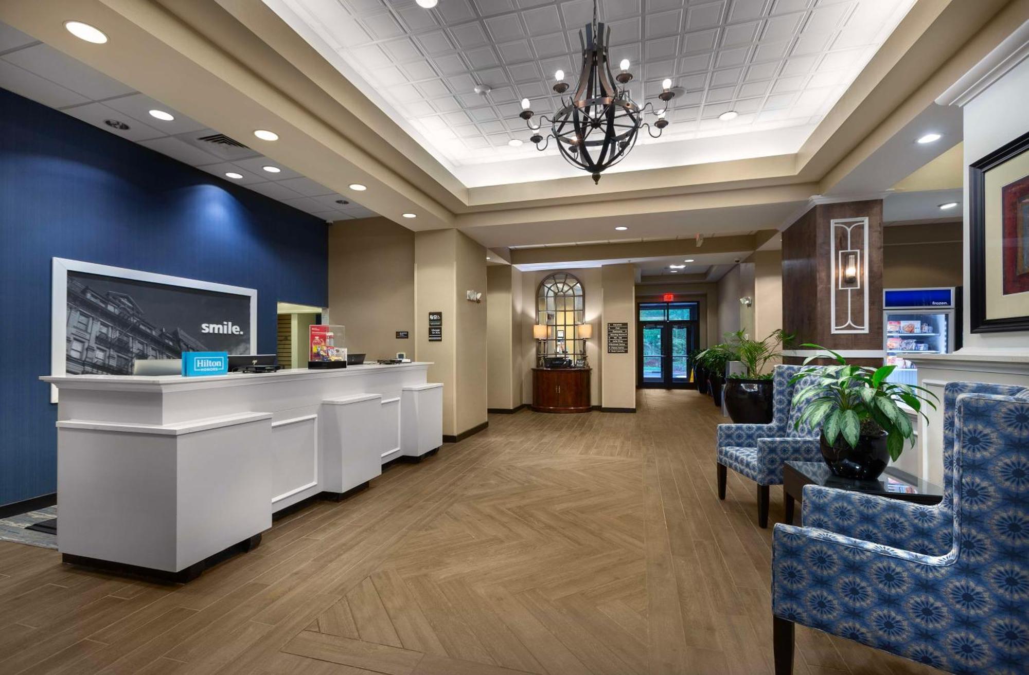 Hampton Inn Belmont At Montcross Екстер'єр фото