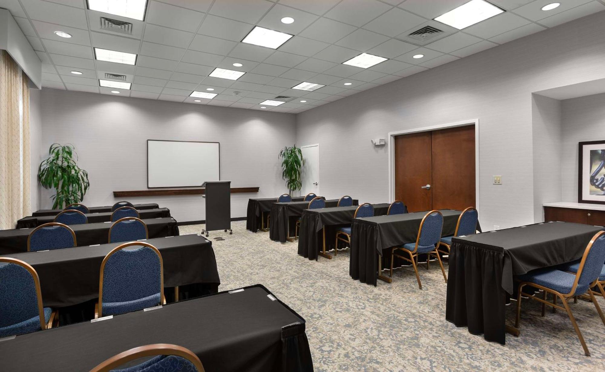 Hampton Inn Belmont At Montcross Екстер'єр фото