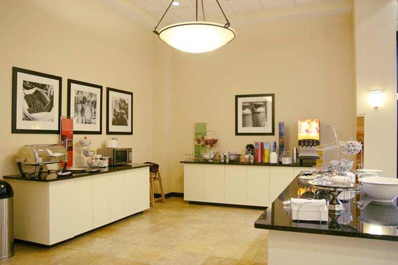 Hampton Inn Belmont At Montcross Екстер'єр фото