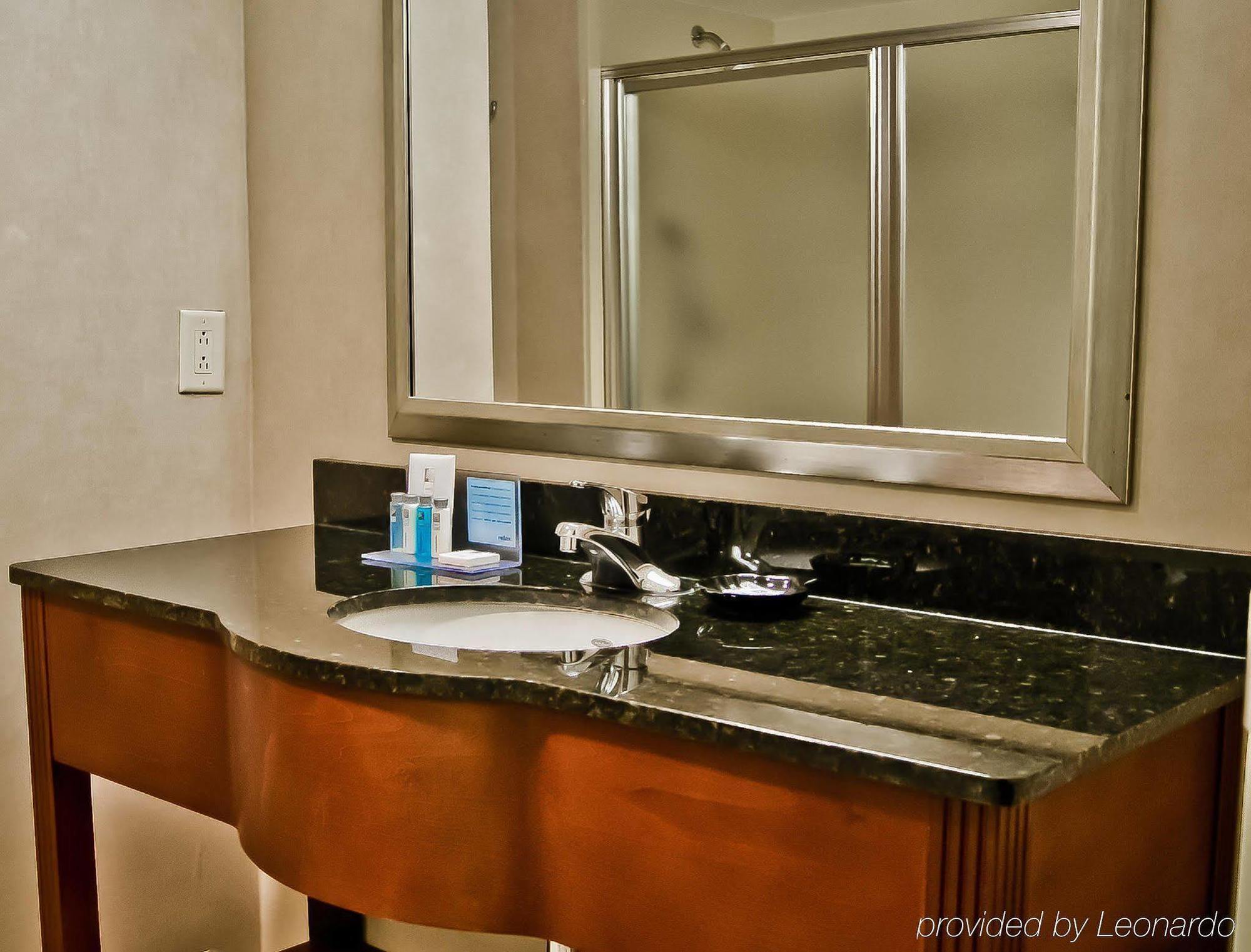 Hampton Inn Belmont At Montcross Екстер'єр фото