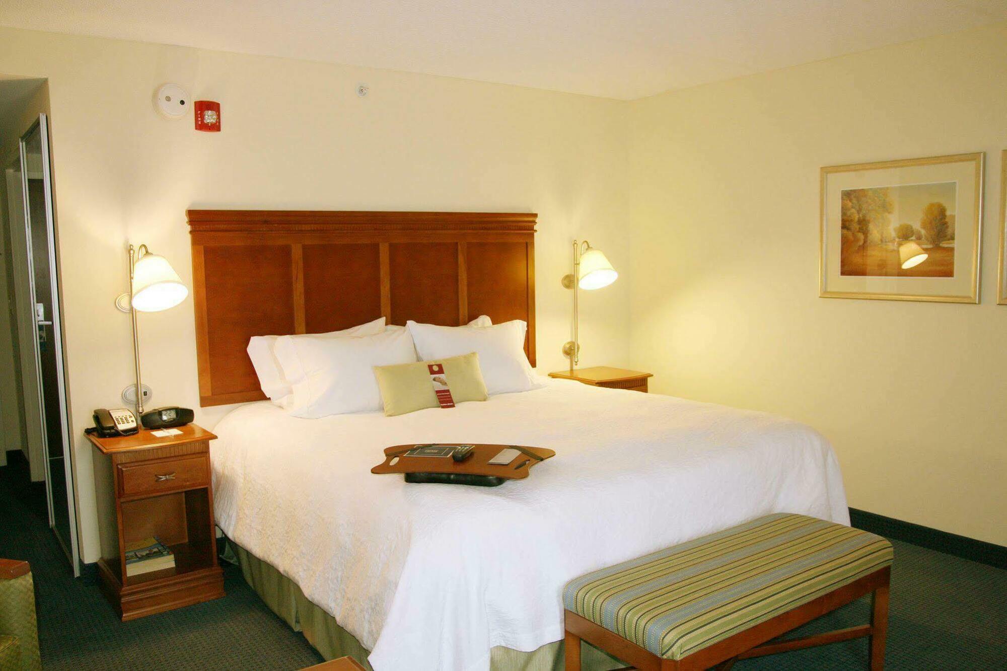 Hampton Inn Belmont At Montcross Екстер'єр фото